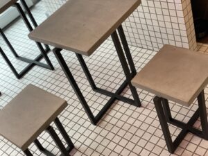 アパレルショップ「WANSIE」モルタル什器で魅せる空間演出
