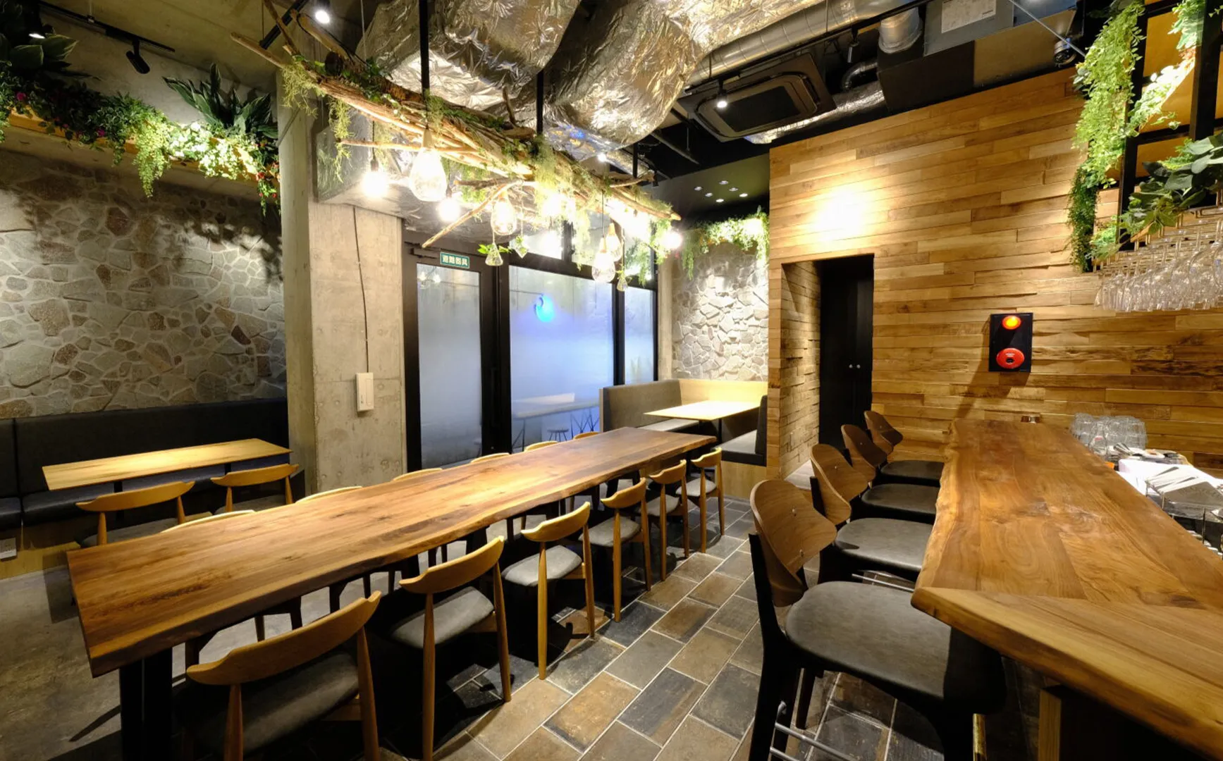 カジュアルイタリアン「碧い月」の店舗新装工事を施工