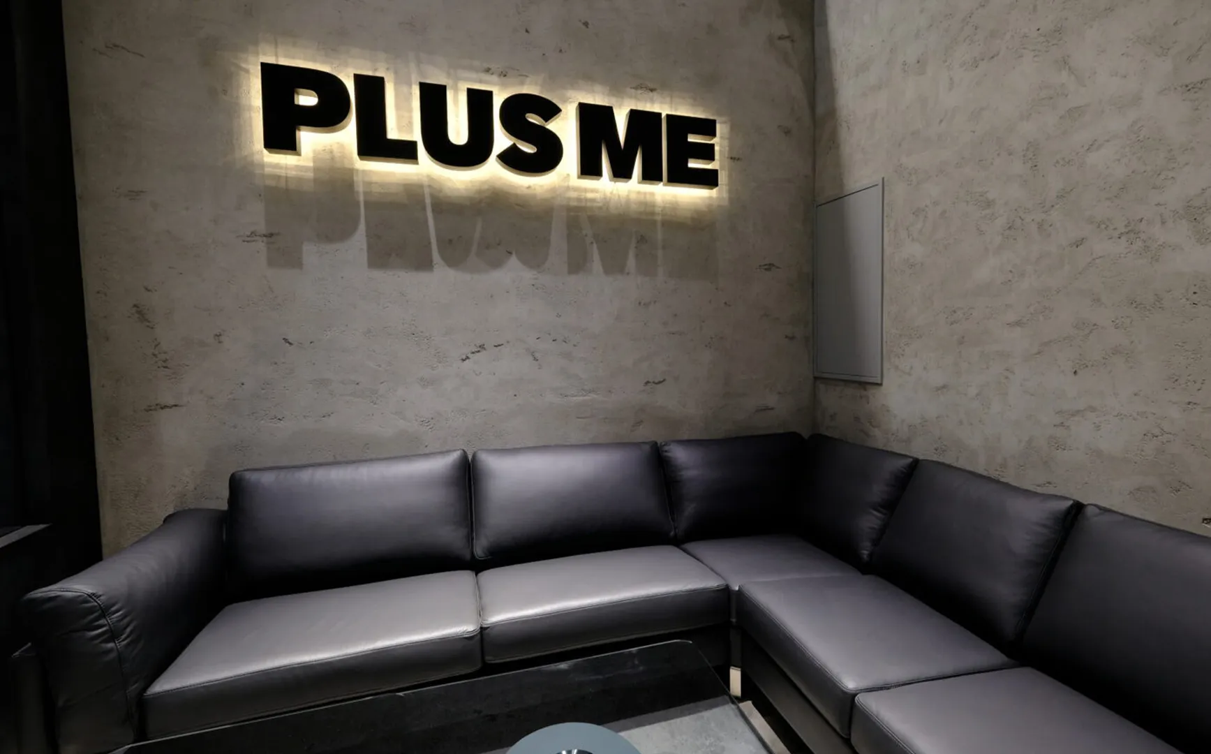 「ホンモノの素材」をとことん追求　パーソナルジム施工「PLUS ME」施工