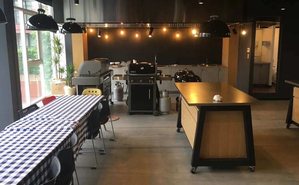 BBQ 体験を叶える空間演出 バーベキュー用品ストア「Weber」