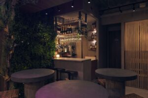 目黒川沿い韓国酒場の内装をデザイン・施工【ソウル小町】
