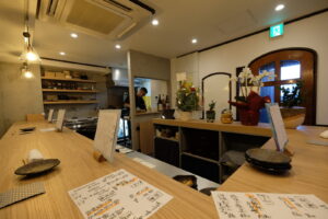 動線と手仕事を味わう、創作和食「小料理 つばめ」の空間づくりを担当