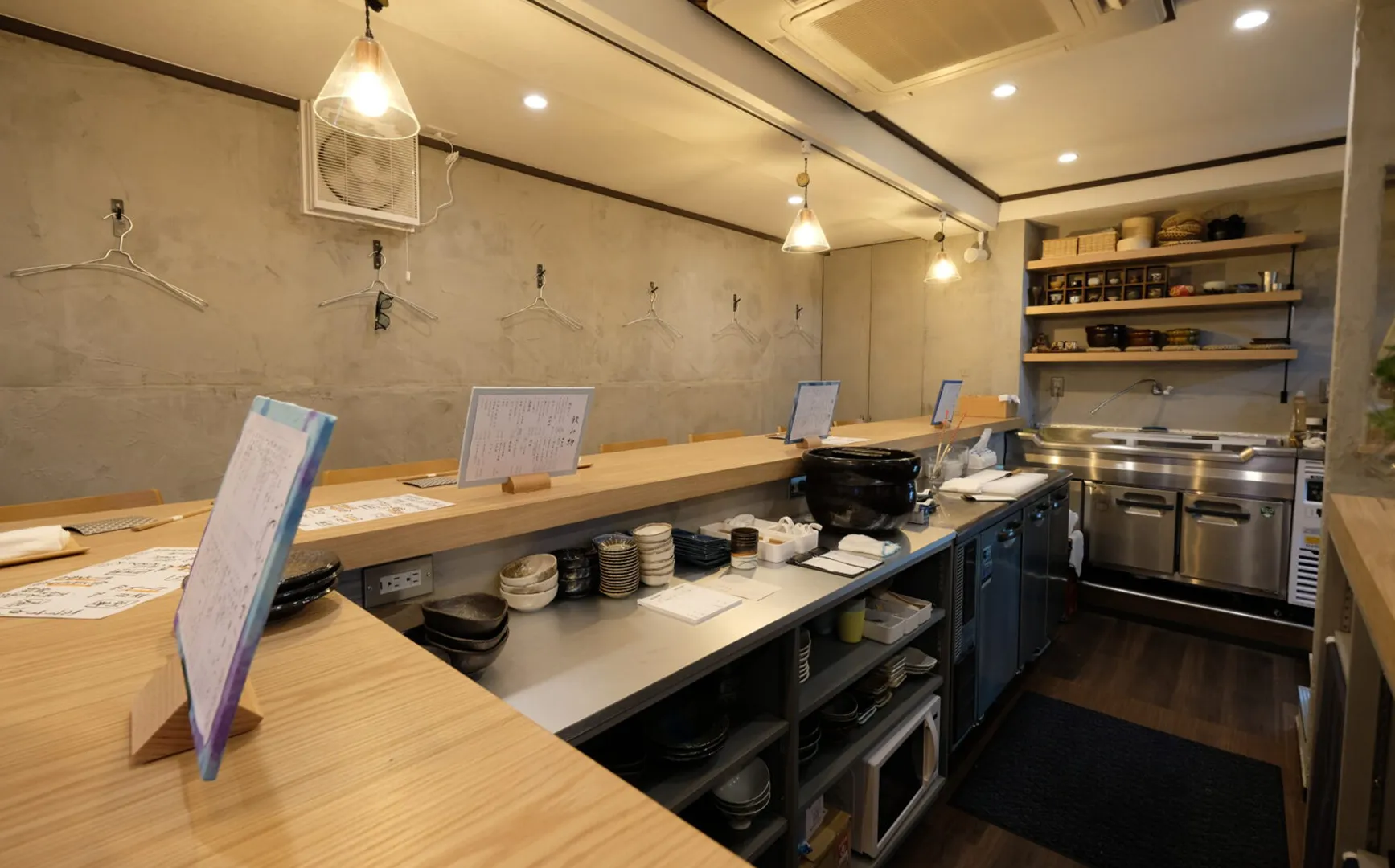 動線と手仕事を味わう、創作和食「小料理 つばめ」の空間づくりを担当