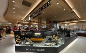 MYSTAR BASE 新横浜 / ミニチュア世界で魅せるバームクーヘン什器
